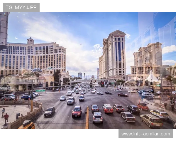 拉斯维加斯夜景下的超车战，赛道温度成变量