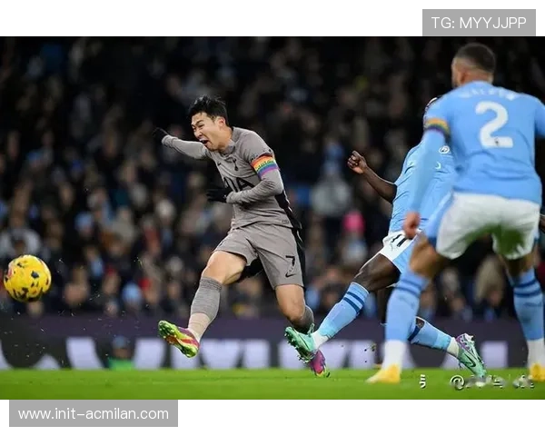 孙兴慜失点后掩面，主场球迷嘘声四起