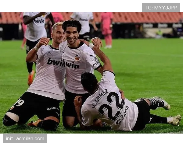 恩加德乌龙球送礼，上海海港后防线失误频频